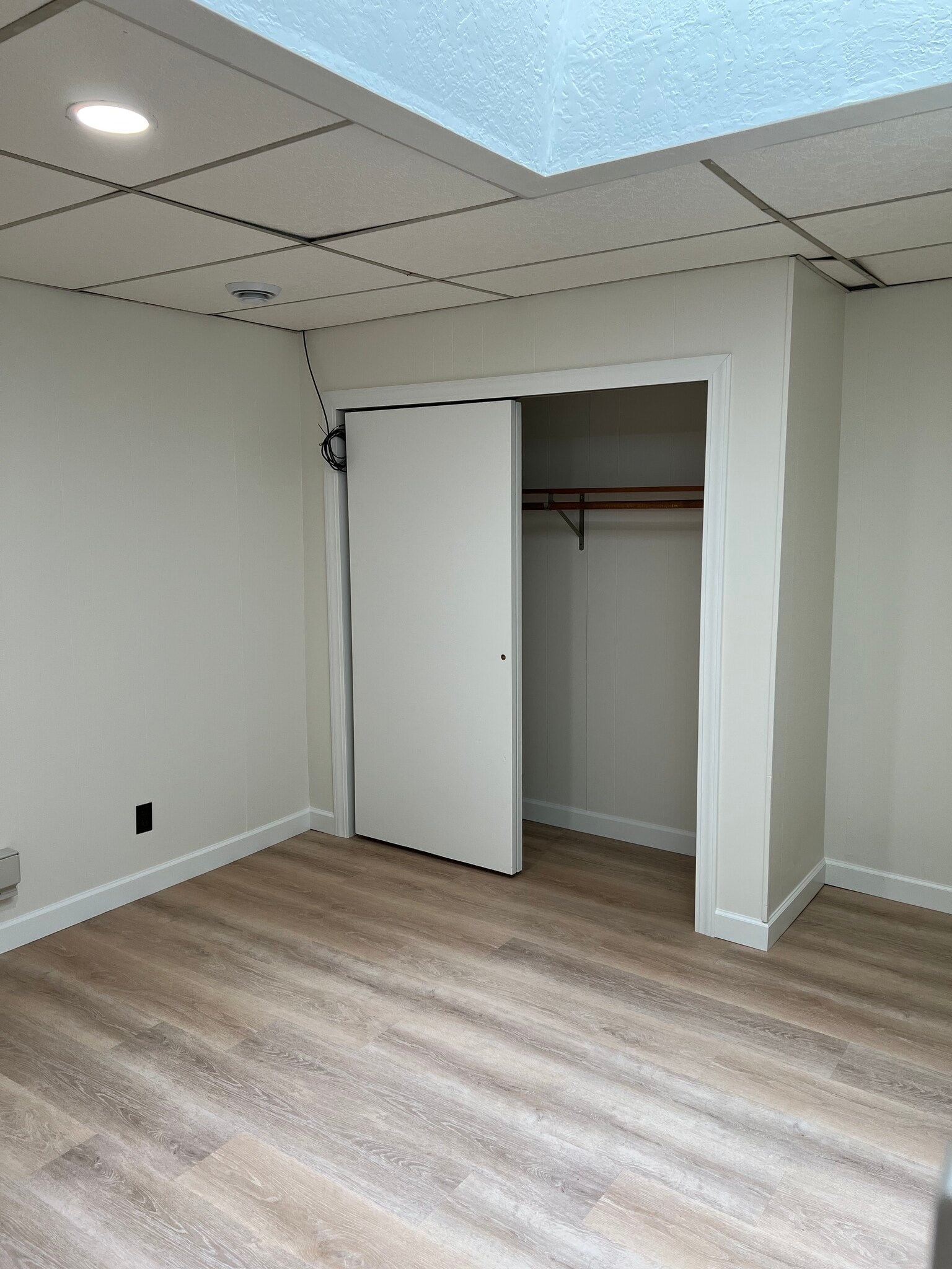 Building Photo - 113 Main St E