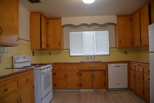 Building Photo - 3809 Lassen Dr
