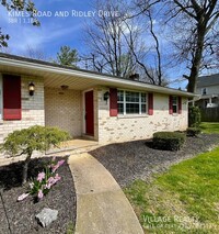 Building Photo - *** Available mid-June! *** Large, remodel...