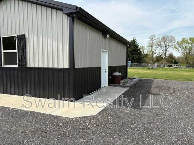 Building Photo - 1165 Bayview Rd