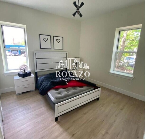 Building Photo - 502 William St