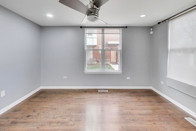 Building Photo - 3238 N Kilbourn Ave