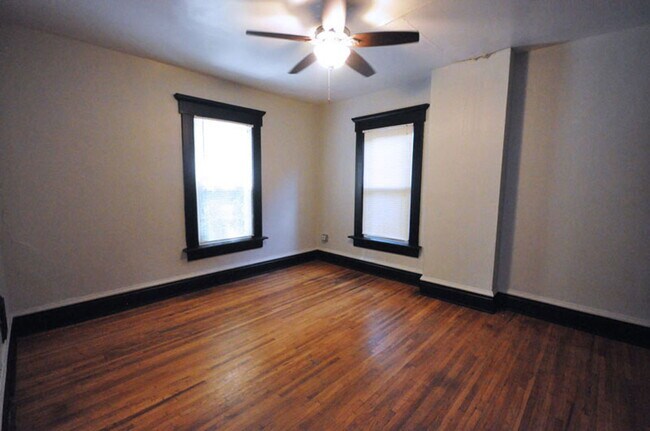 Building Photo - 131 W 8th Ave