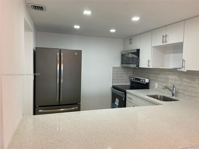Building Photo - 13155 Ixora Ct