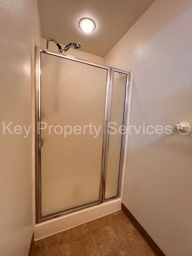 Building Photo - Updated Condo in Hazel Dell