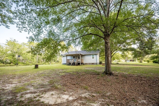 Building Photo - Peaceful Country Living on 2.4 Acres in Saucier