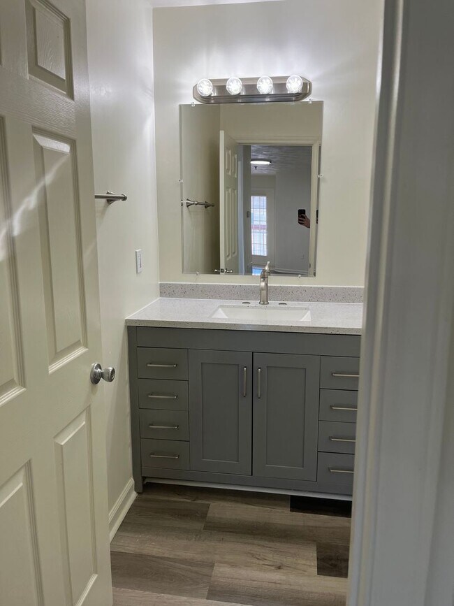 Building Photo - 4 Bedroom 2 Bathroom 1st Floor