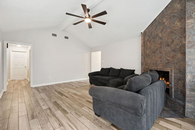 Building Photo - 4023 Broken Elm Dr