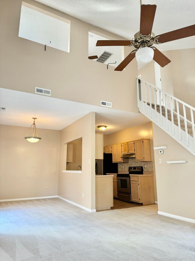 Building Photo - Awesome, 2 story, end unit condo right across from Honey Bee Golf Course in Virginia Beach-