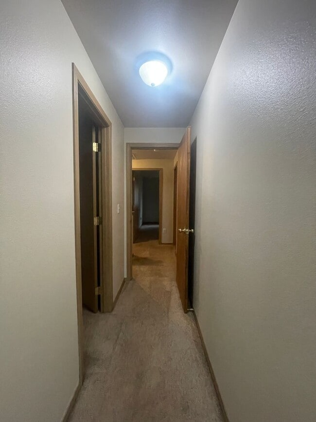 Building Photo - Fabulous 3 bedroom home