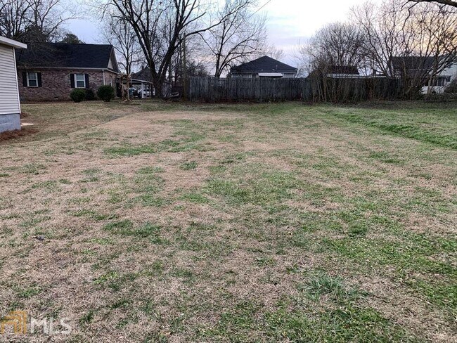 Building Photo - 6234 Collins St NE