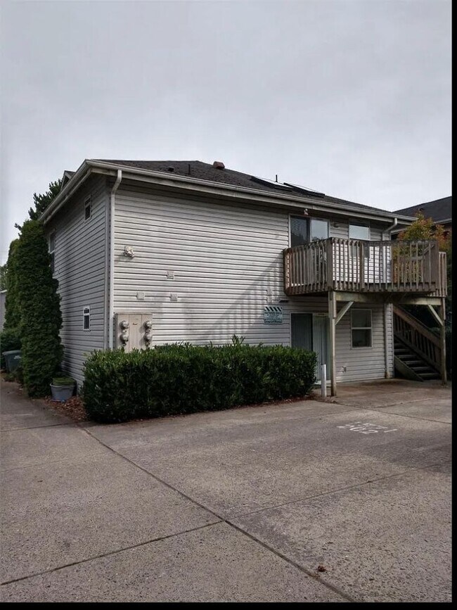 Building Photo - 1571 H St