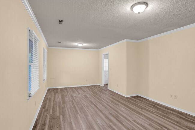 Building Photo - Quiet Cottage in Greensboro NC