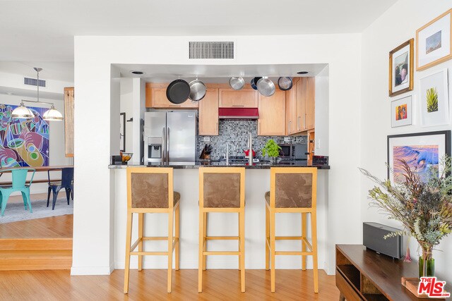 Building Photo - 245 Main St