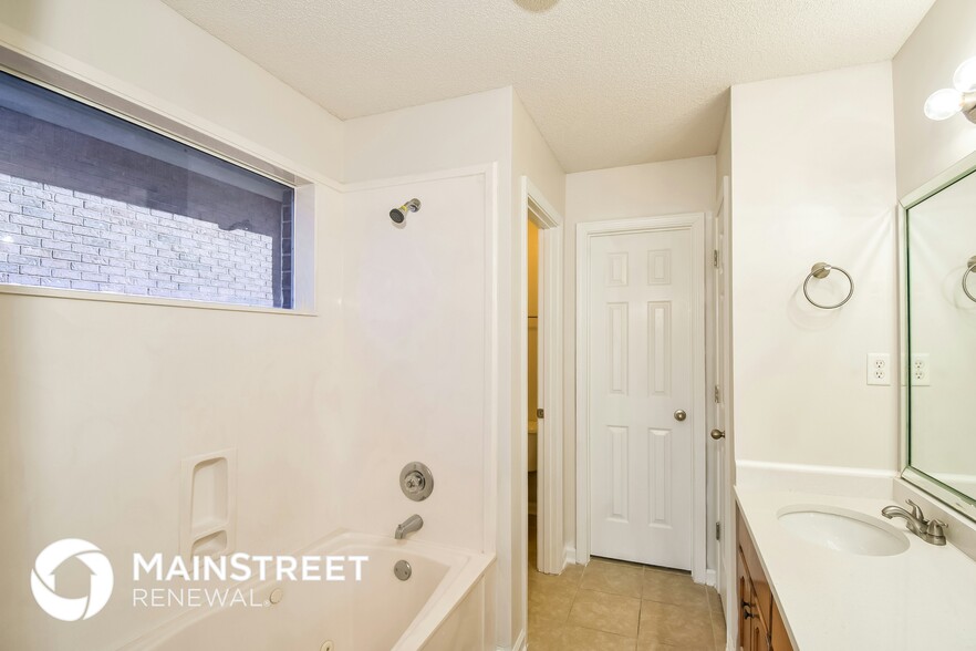 Building Photo - 1116 Warwick Pl