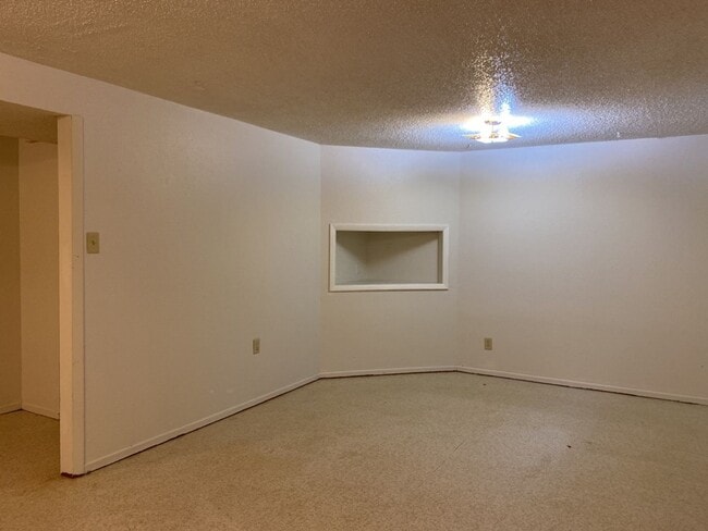Building Photo - STUDENTS WELCOME! Spacious Basement Apartment 2 Bedroom 1 Bathroom West Fort Collins