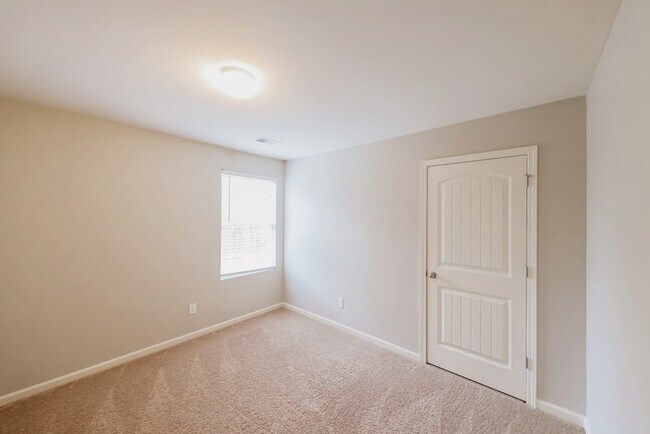 Building Photo - Spacious 4-Bedroom Calera Home