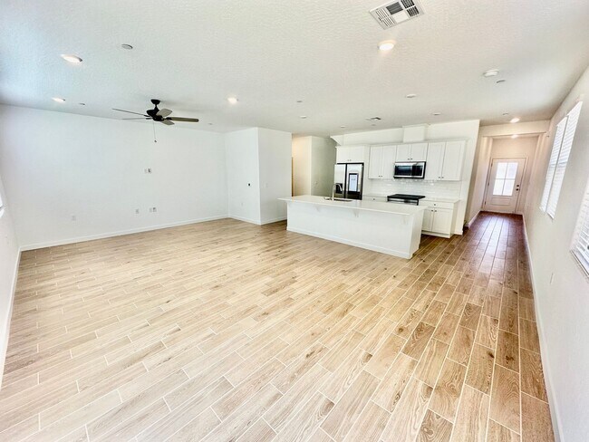 Building Photo - 878 Fruitwood Ave