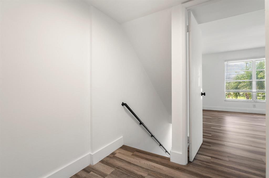 Building Photo - 809 W Oakland Park Blvd