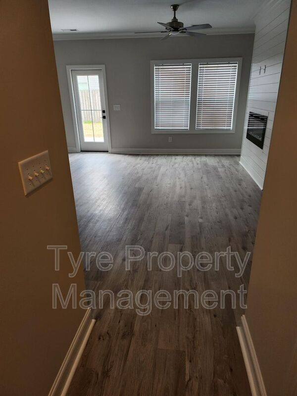 Building Photo - 2104 N Kali Ln