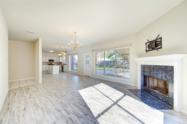 Building Photo - 13030 Richmond Ave