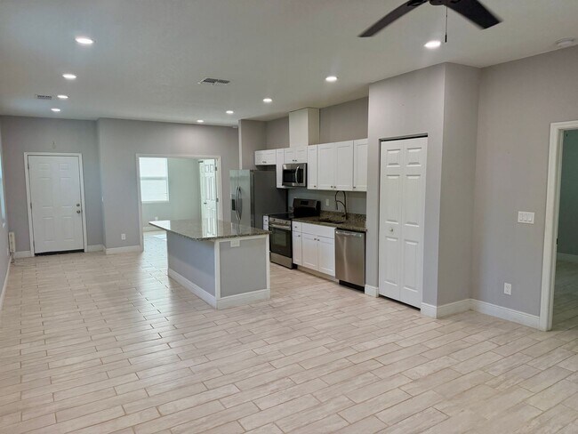 Building Photo - 2812 N 75th St