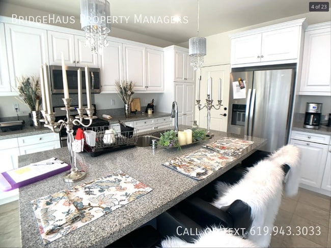 Building Photo - 1005 Cam. Aldea