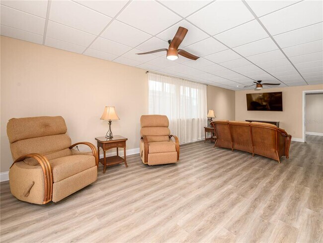 Building Photo - 907 Hillside Terrace