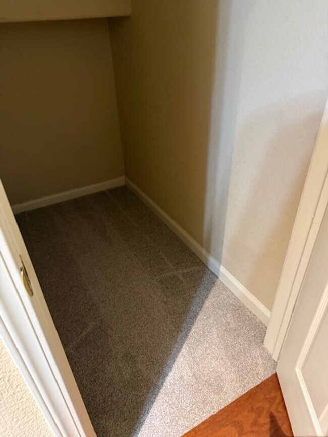 Building Photo - Gorgeous Natomas Condo