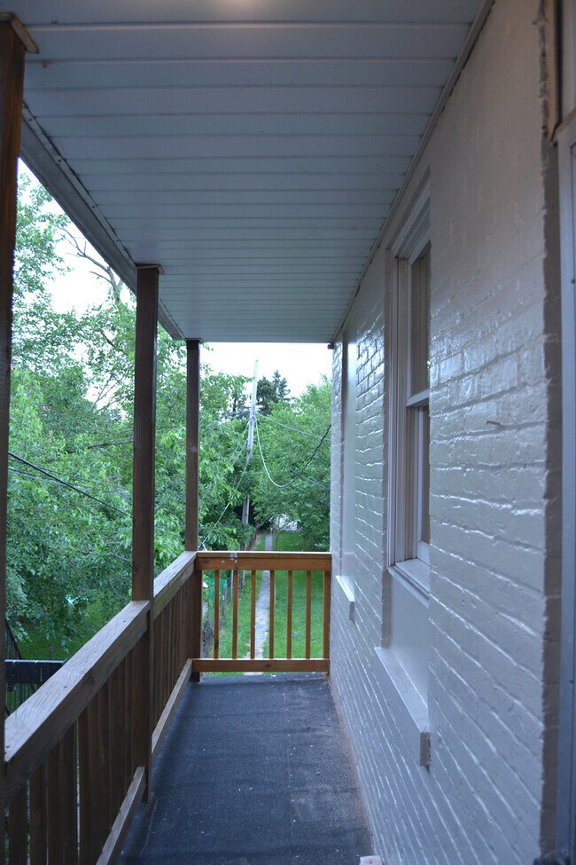 Building Photo - 445 W King St