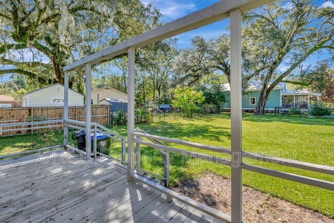 Building Photo - 204 S Hampton St