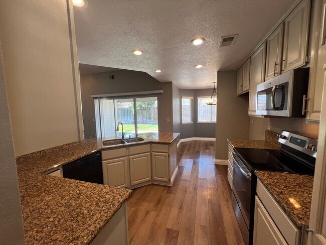 Building Photo - 4-bedroom single story home in Turlock!