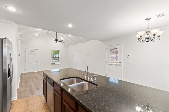 Kitchen - 827 Berkshire Ct