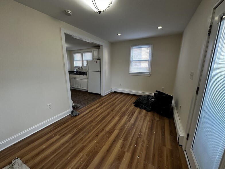 Building Photo - 305 Princeton St