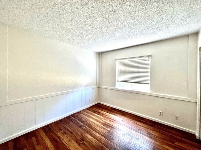 Building Photo - Beautiful 4 Bedroom Single Family Home for...