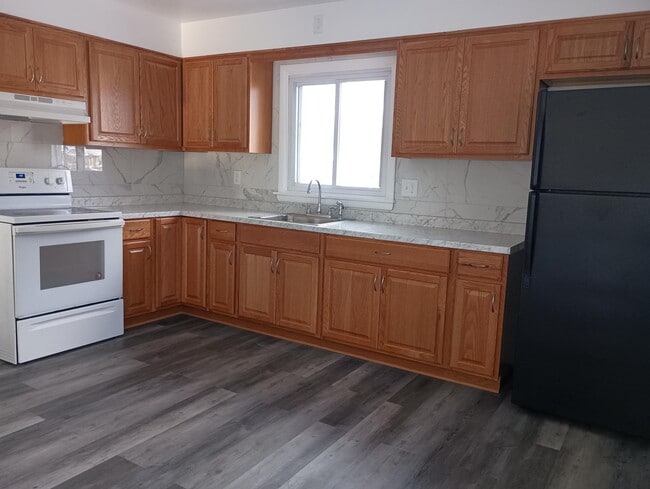 Building Photo - 1A Saybrook Dr