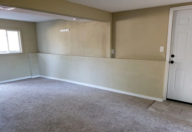 Building Photo - 805 Pioneer Ln