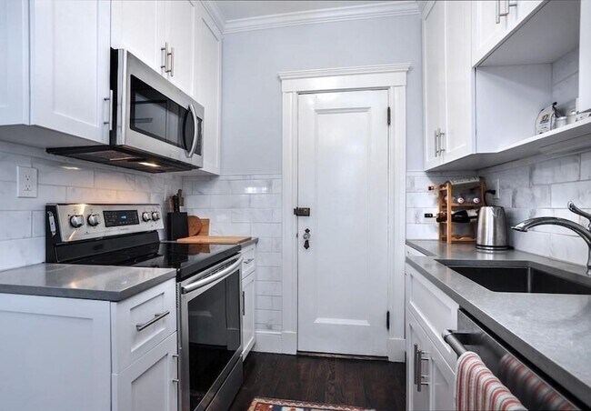 Building Photo - 4 Washington Ave