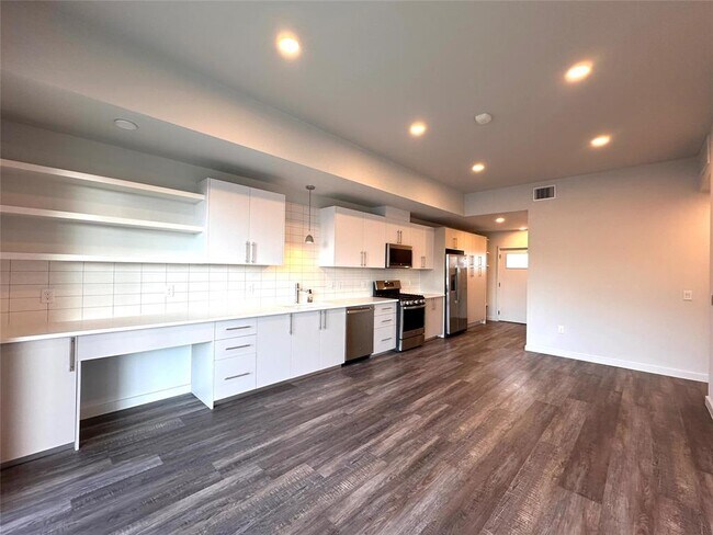 Building Photo - 4004 Banister Ln