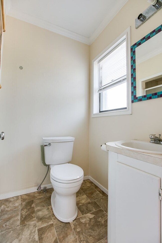 Building Photo - 421 W Concho Ave