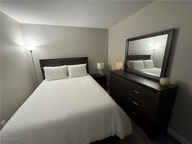 Building Photo - 2050 Towering Pines St