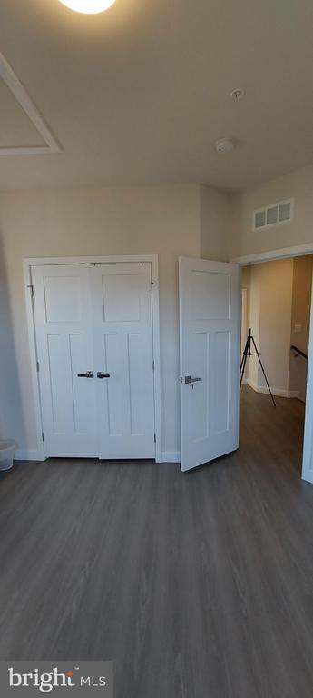 Building Photo - 5970 Fallfish Ct