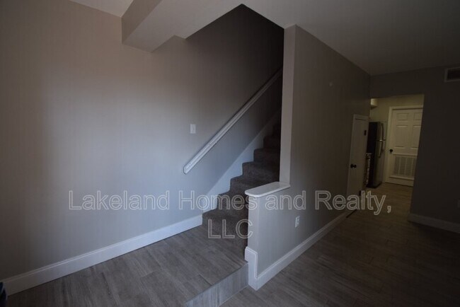 Building Photo - 945 Castle Way