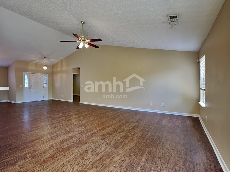 Building Photo - 3211 Deer Valley Dr NW