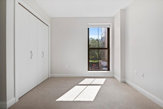 Building Photo - 24 Second St