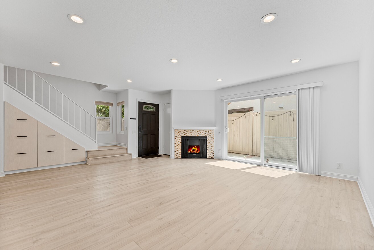 Building Photo - 10341 Canoga Ave
