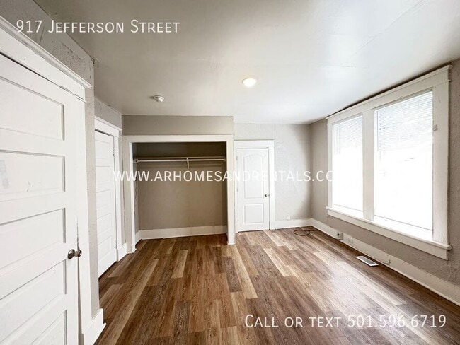 Building Photo - 917 Jefferson St