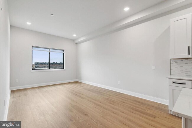 Building Photo - 2157 E Lehigh Ave