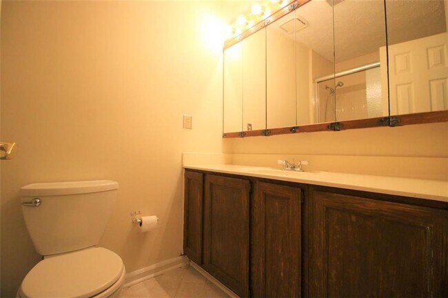 Building Photo - 4028 Elm St