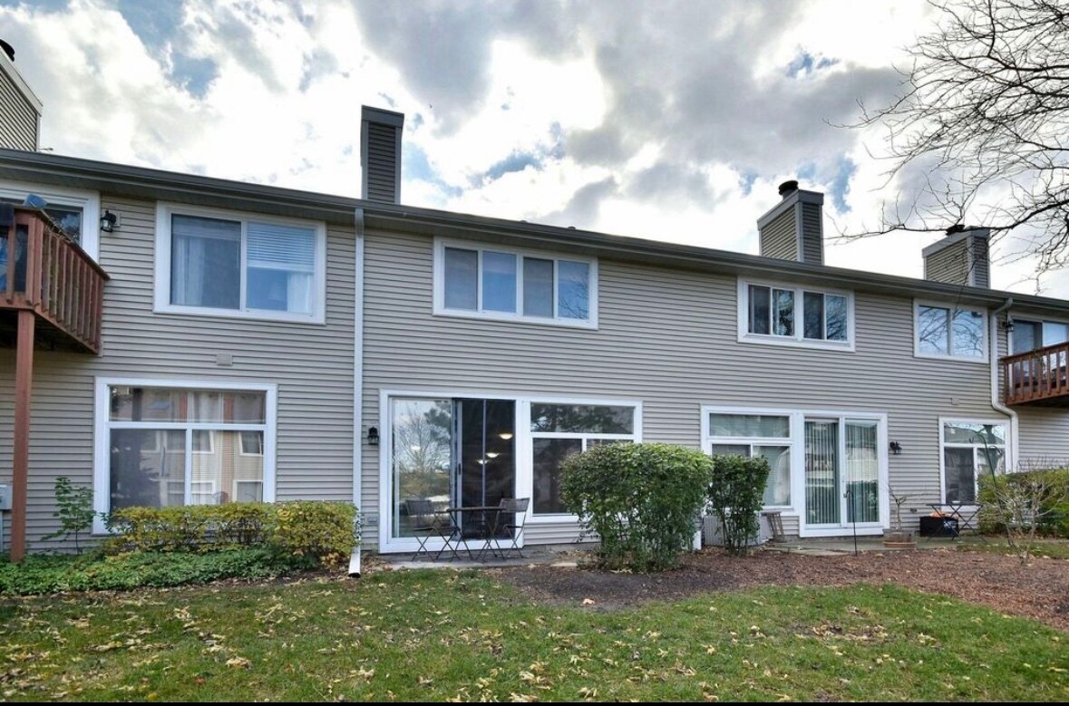 Building Photo - 1134 E Addison Ave